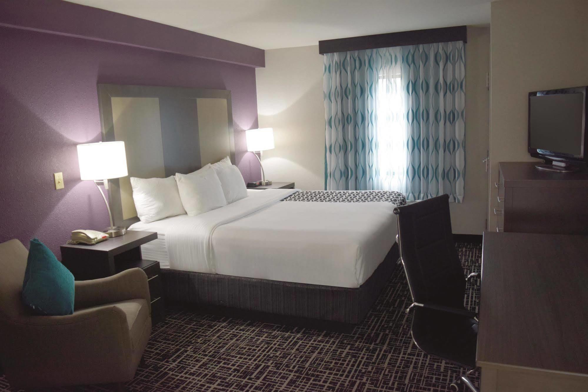 La Quinta Inn By Wyndham West Long Branch Nj Shore Area Exterior foto